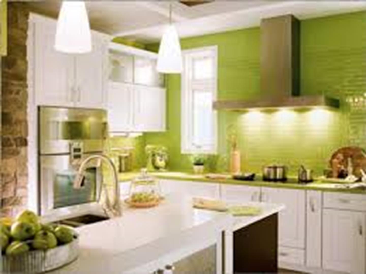 Keuken met groene accenten
